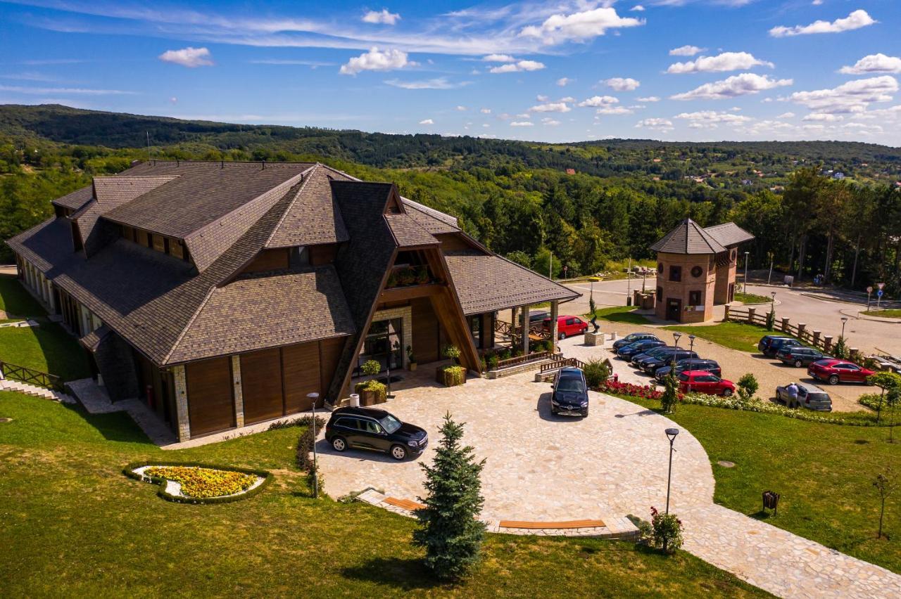 Hotel Etno Naselje Vrdnicka Kula Vrdnik Zewnętrze zdjęcie