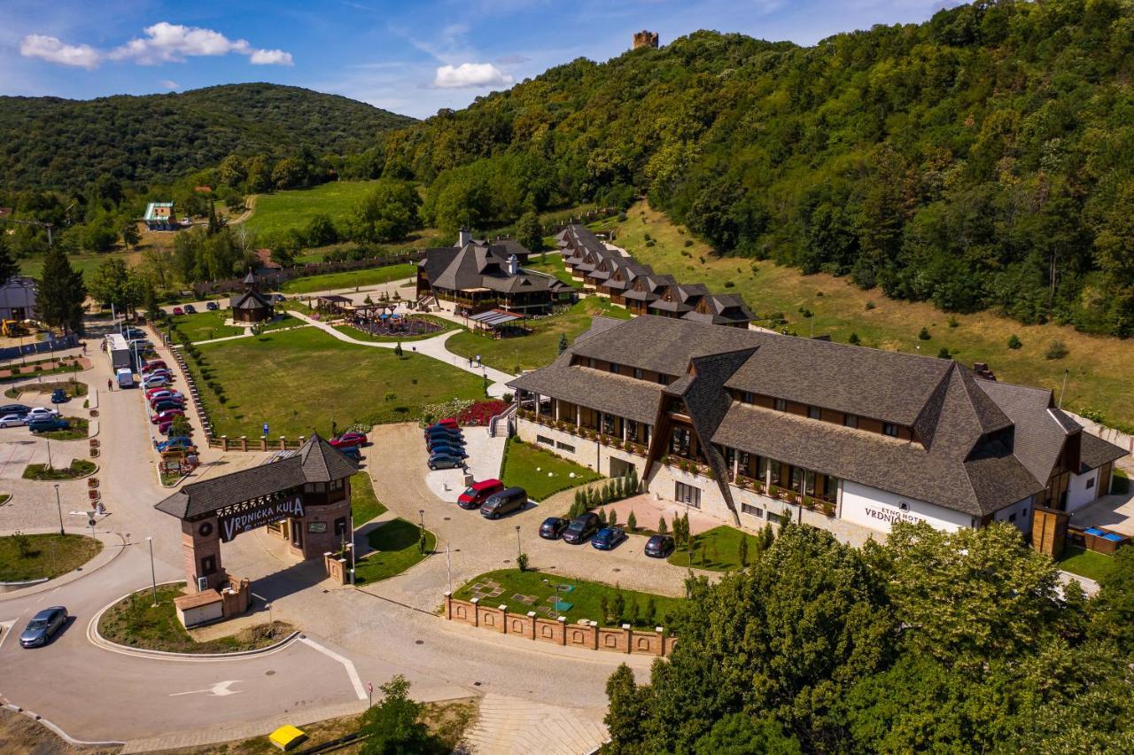 Hotel Etno Naselje Vrdnicka Kula Vrdnik Zewnętrze zdjęcie