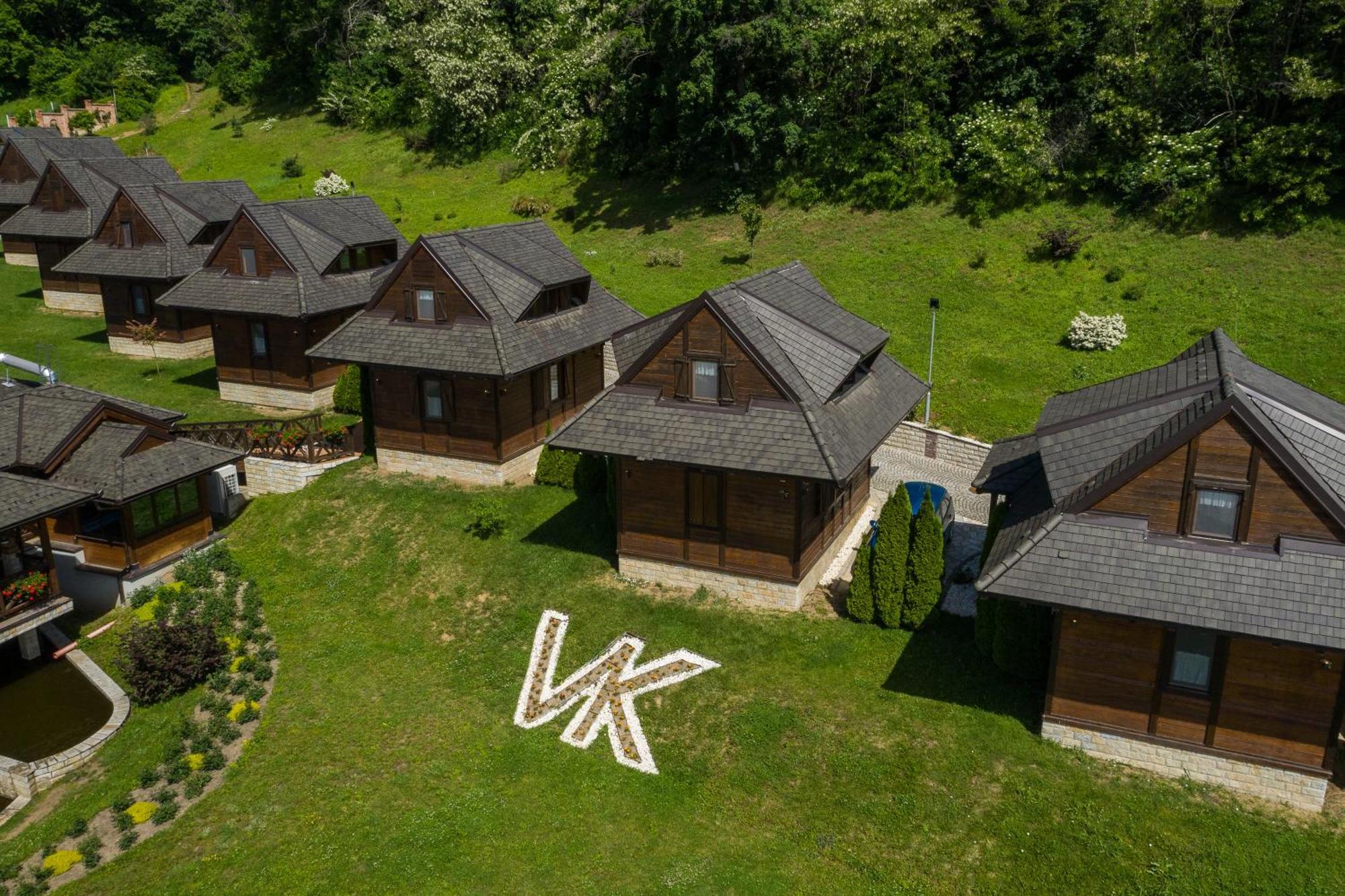 Hotel Etno Naselje Vrdnicka Kula Vrdnik Zewnętrze zdjęcie